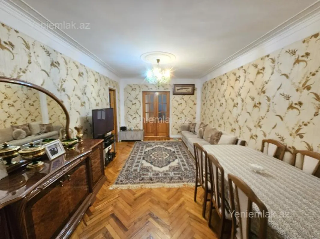 Satılır 4 otaqlı köhnə tikili 100 m²