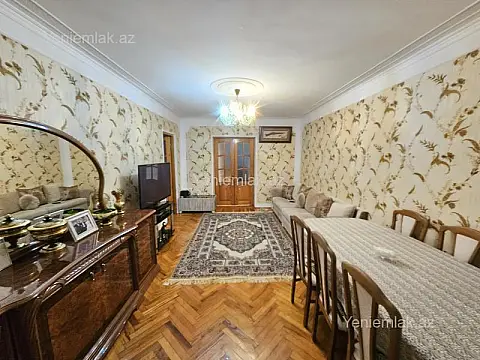 Satılır 4 otaqlı köhnə tikili 100 m²