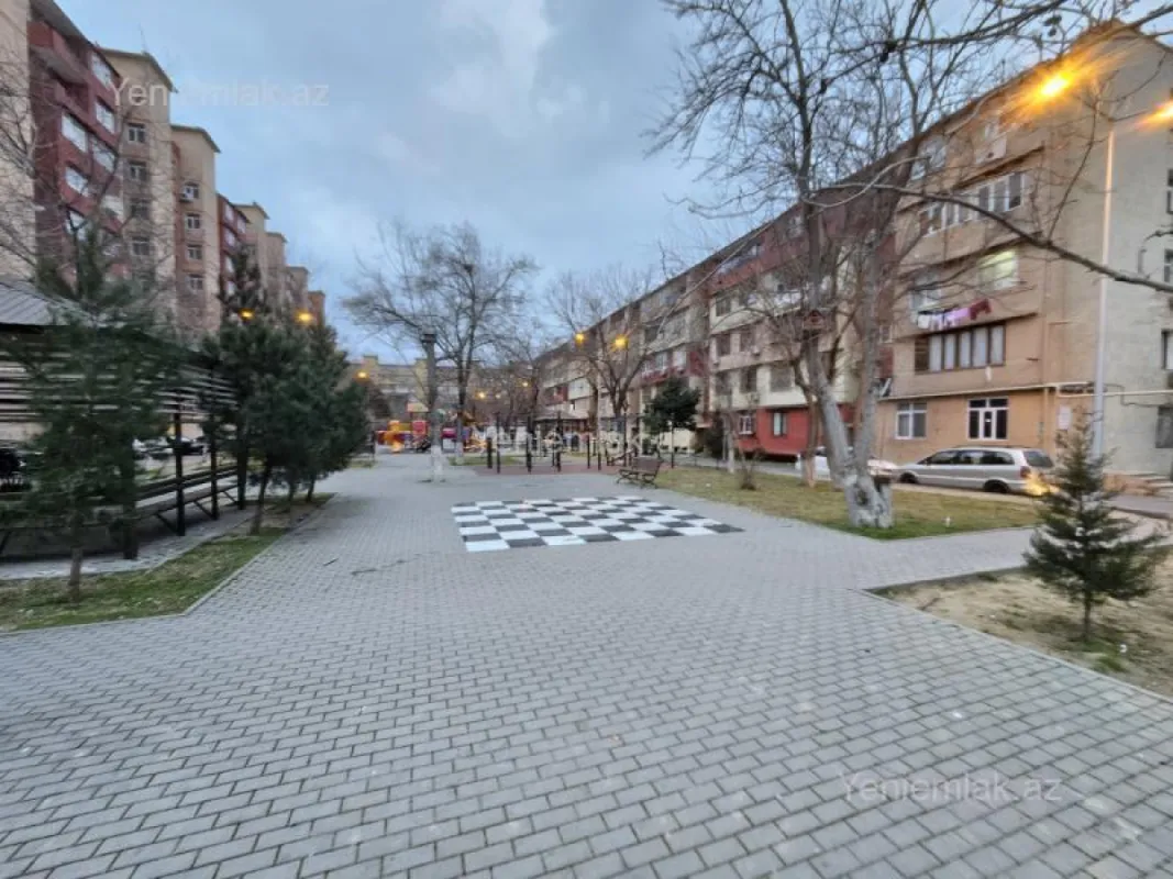Satılır 4 otaqlı köhnə tikili 100 m²
