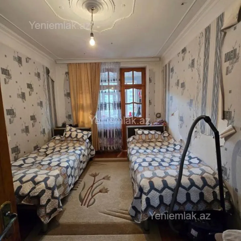 Satılır 3 otaqlı köhnə tikili 75 m²