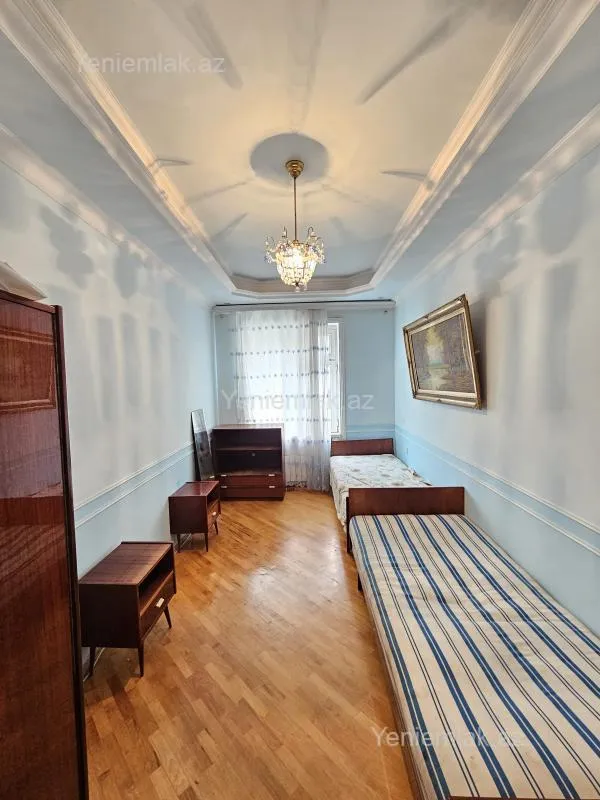Satılır 3 otaqlı köhnə tikili 75 m²