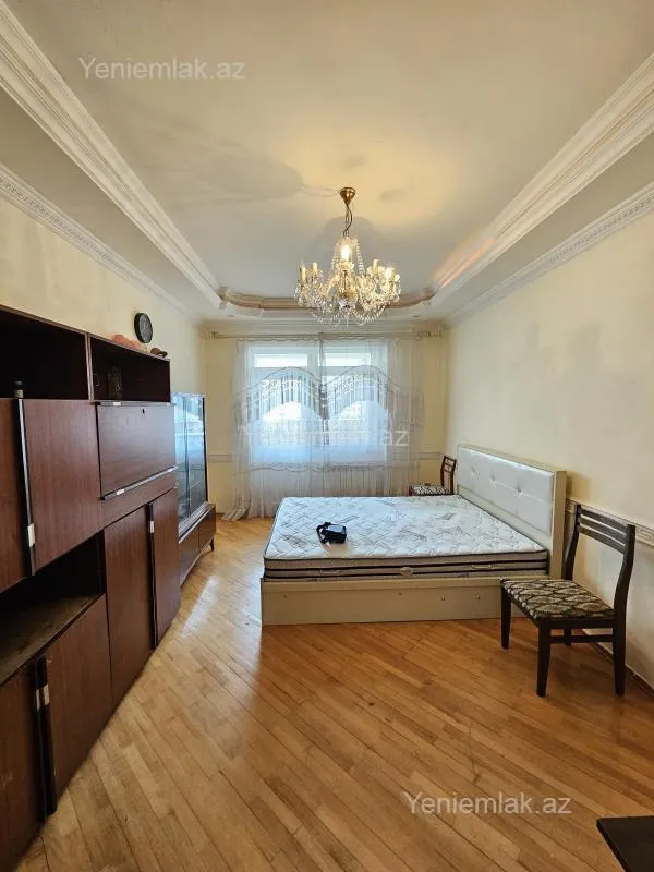 Satılır 3 otaqlı köhnə tikili 75 m²