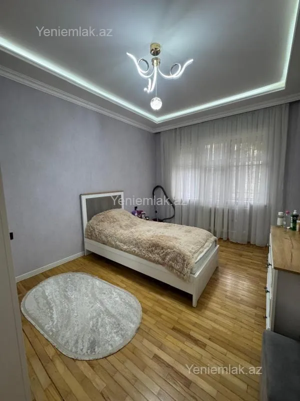 Satılır 3 otaqlı köhnə tikili 110 m²