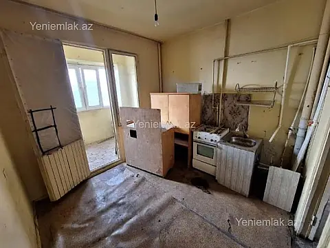 Satılır 3 otaqlı köhnə tikili 80 m²
