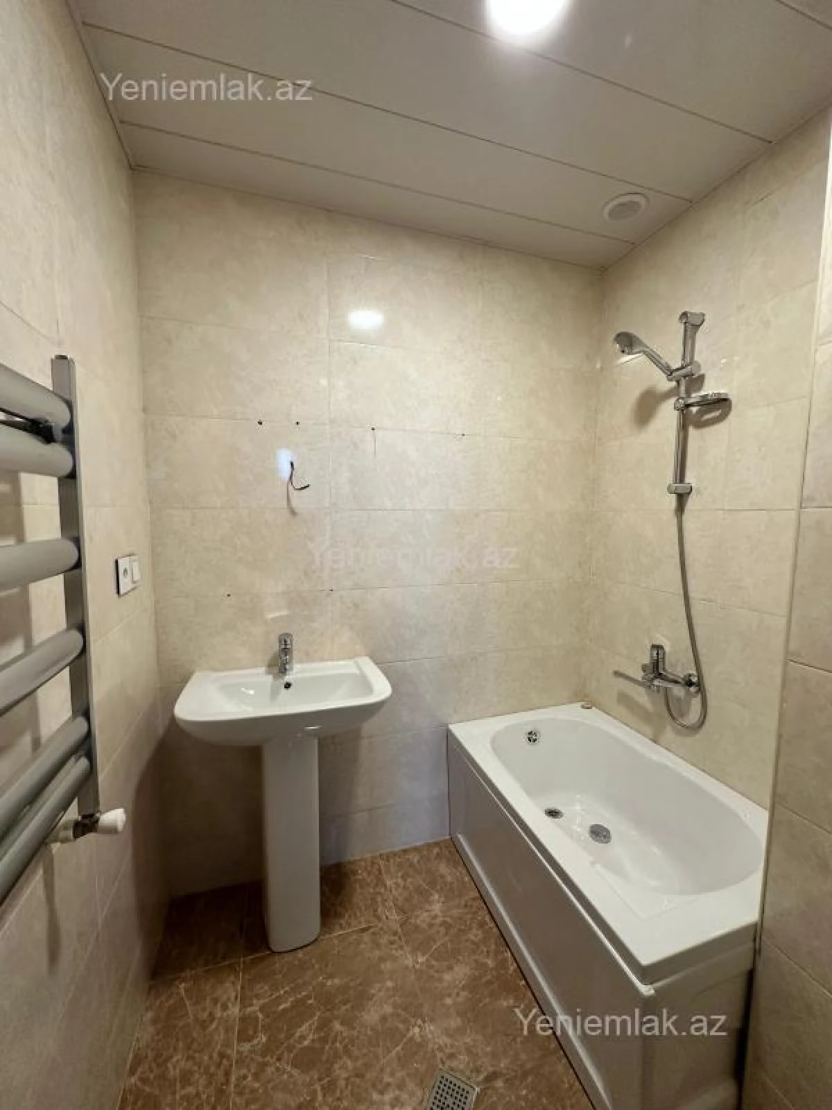 Satılır 3 otaqlı yeni tikili 82 m²