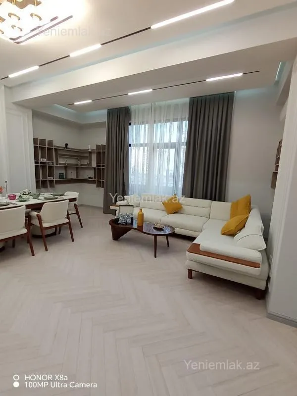 Satılır 3 otaqlı yeni tikili 125 m²