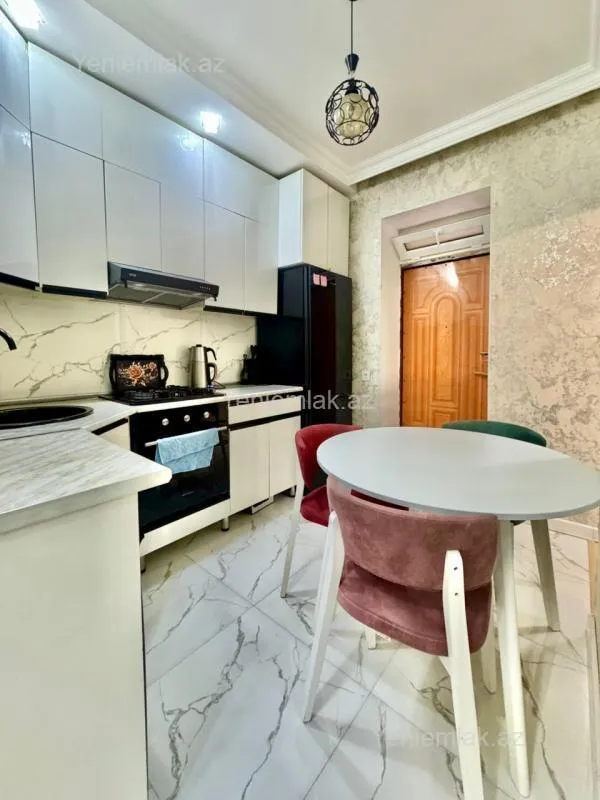 Satılır 2 otaqlı köhnə tikili 60 m²