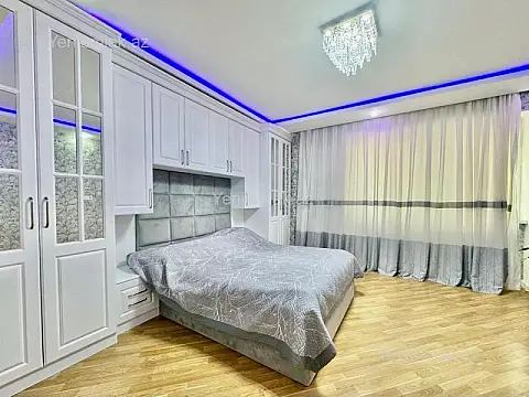 Satılır 2 otaqlı köhnə tikili 60 m²