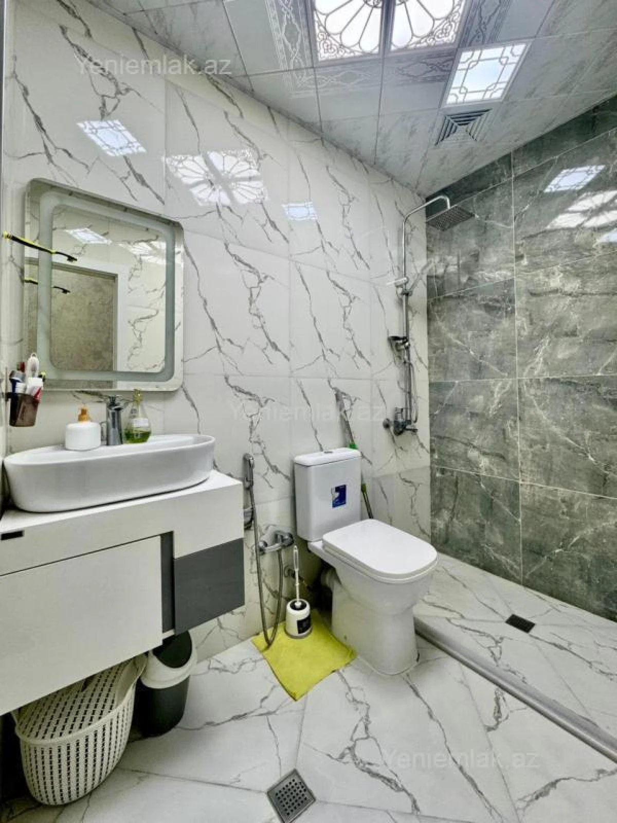 Satılır 2 otaqlı köhnə tikili 60 m²