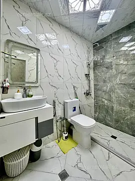 Satılır 2 otaqlı köhnə tikili 60 m²