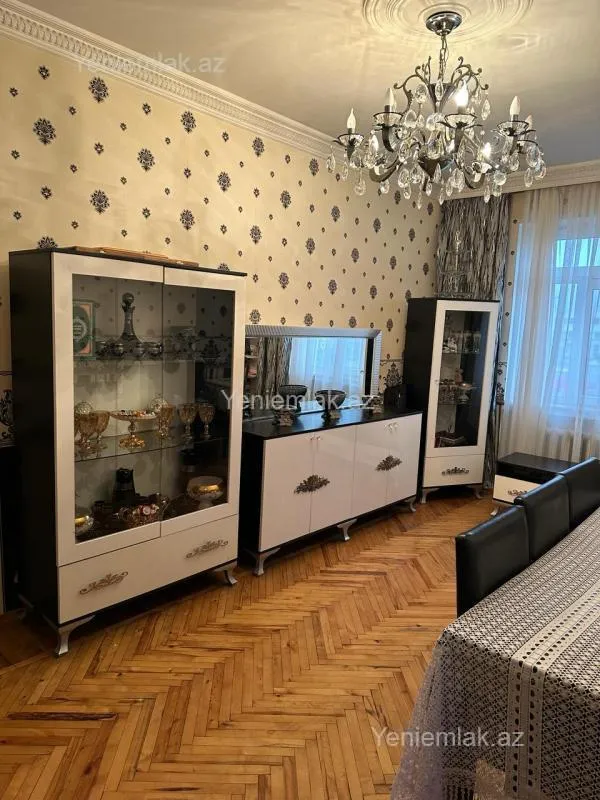 Satılır 4 otaqlı köhnə tikili 100 m²