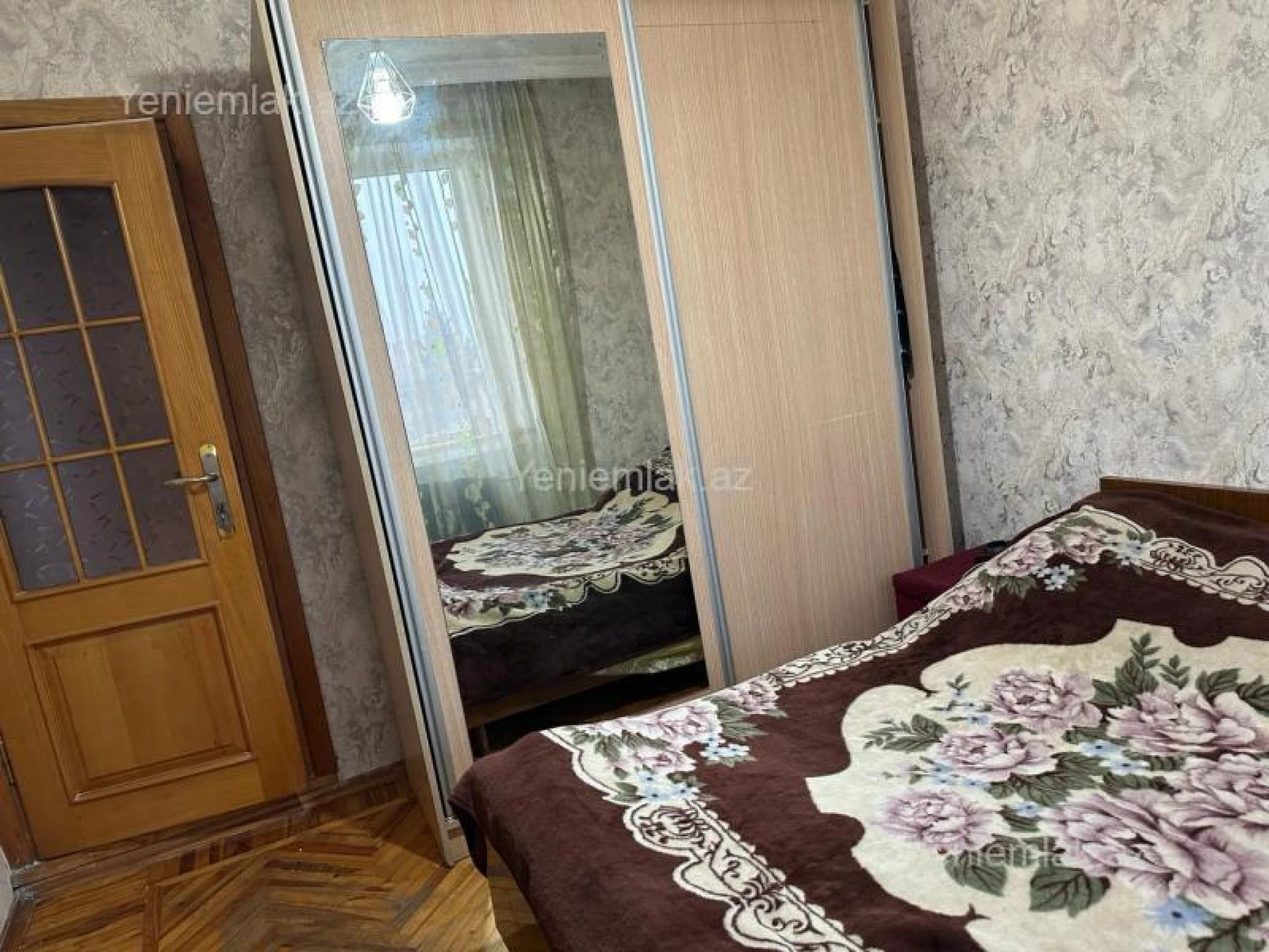 Satılır 4 otaqlı köhnə tikili 100 m²