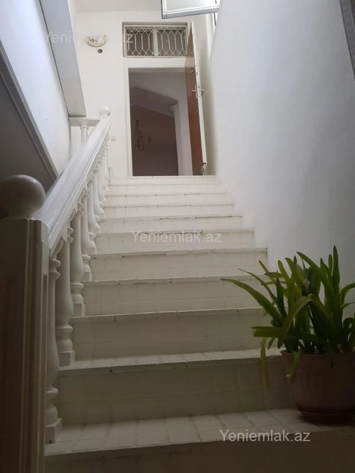 Satılır 5 otaqlı həyət evi 240 m²