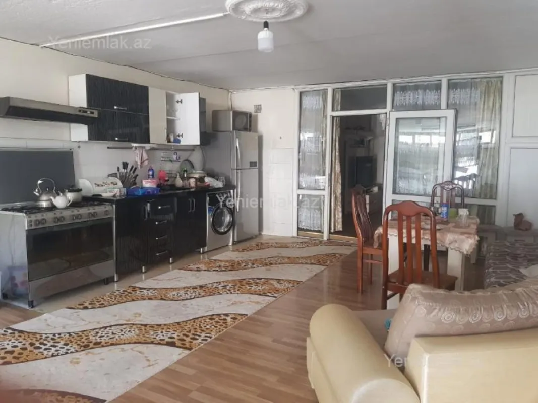 Satılır 5 otaqlı həyət evi 240 m²