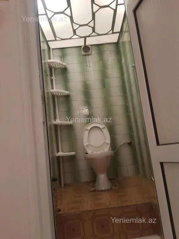 Satılır 5 otaqlı həyət evi 240 m²