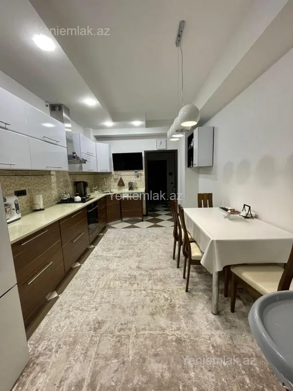 Satılır 3 otaqlı yeni tikili 122 m²