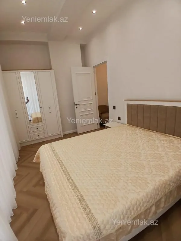 Satılır 3 otaqlı yeni tikili 75 m²
