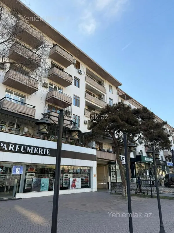 Satılır 2 otaqlı köhnə tikili 45 m²