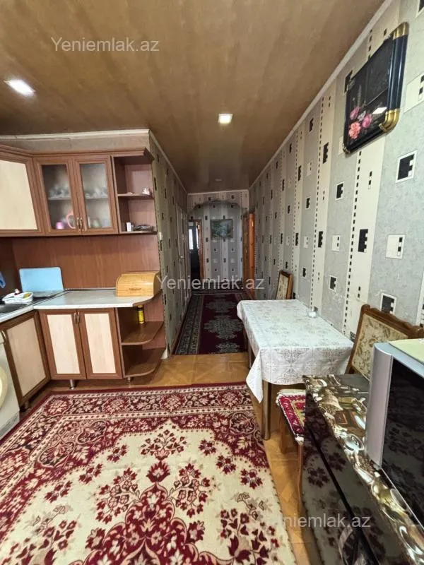 Satılır 4 otaqlı köhnə tikili 110 m²