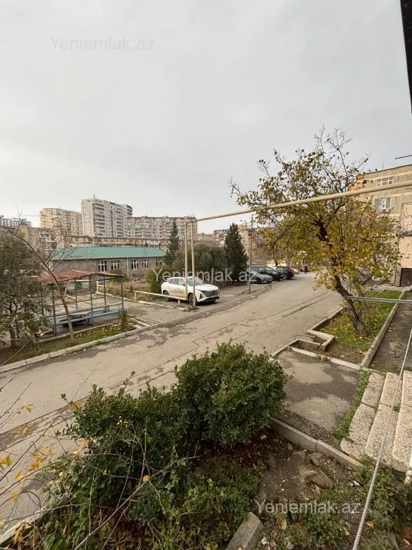 Satılır 4 otaqlı köhnə tikili 110 m²