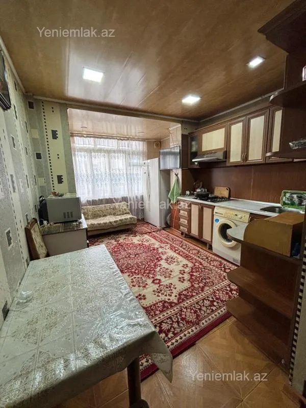 Satılır 4 otaqlı köhnə tikili 110 m²