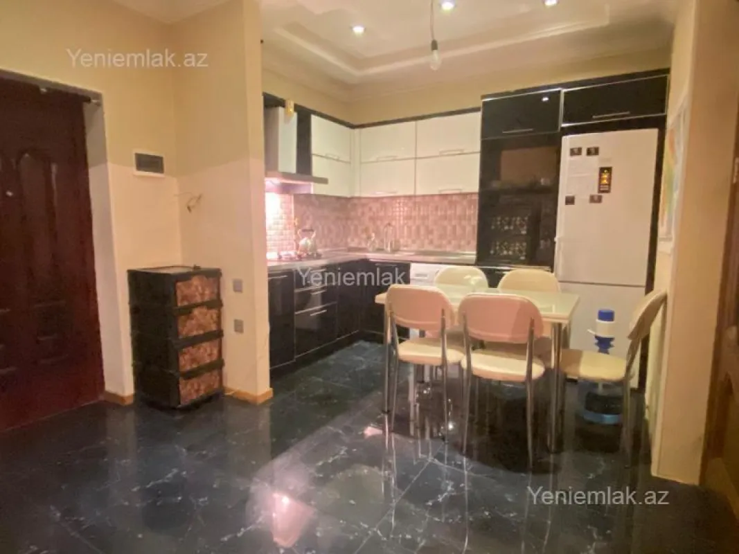 Satılır 3 otaqlı köhnə tikili 85 m²