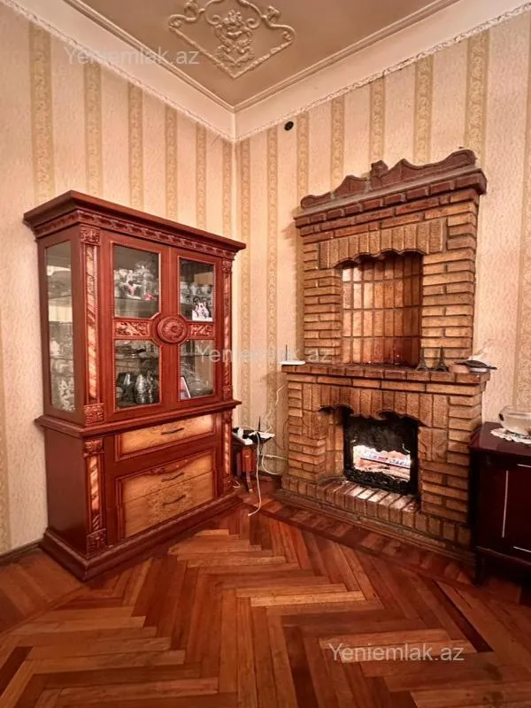 Satılır 3 otaqlı köhnə tikili 120 m²