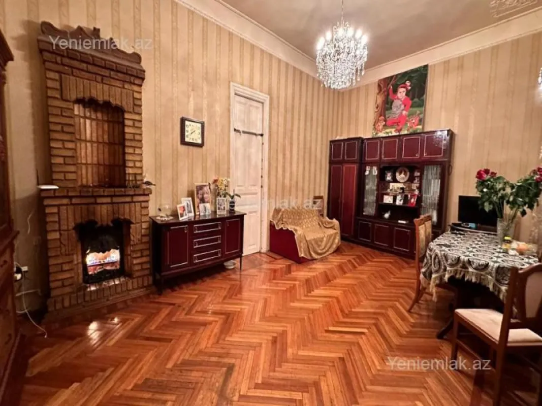 Satılır 3 otaqlı köhnə tikili 120 m²