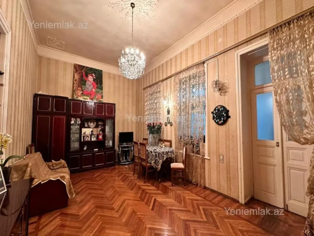 Satılır 3 otaqlı köhnə tikili 120 m²