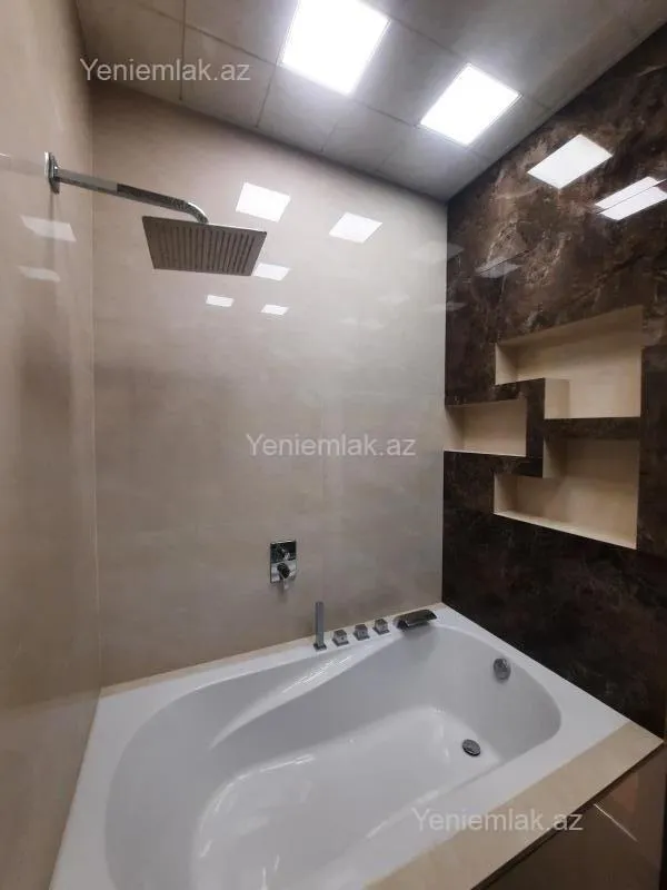 Satılır 3 otaqlı yeni tikili 155 m²