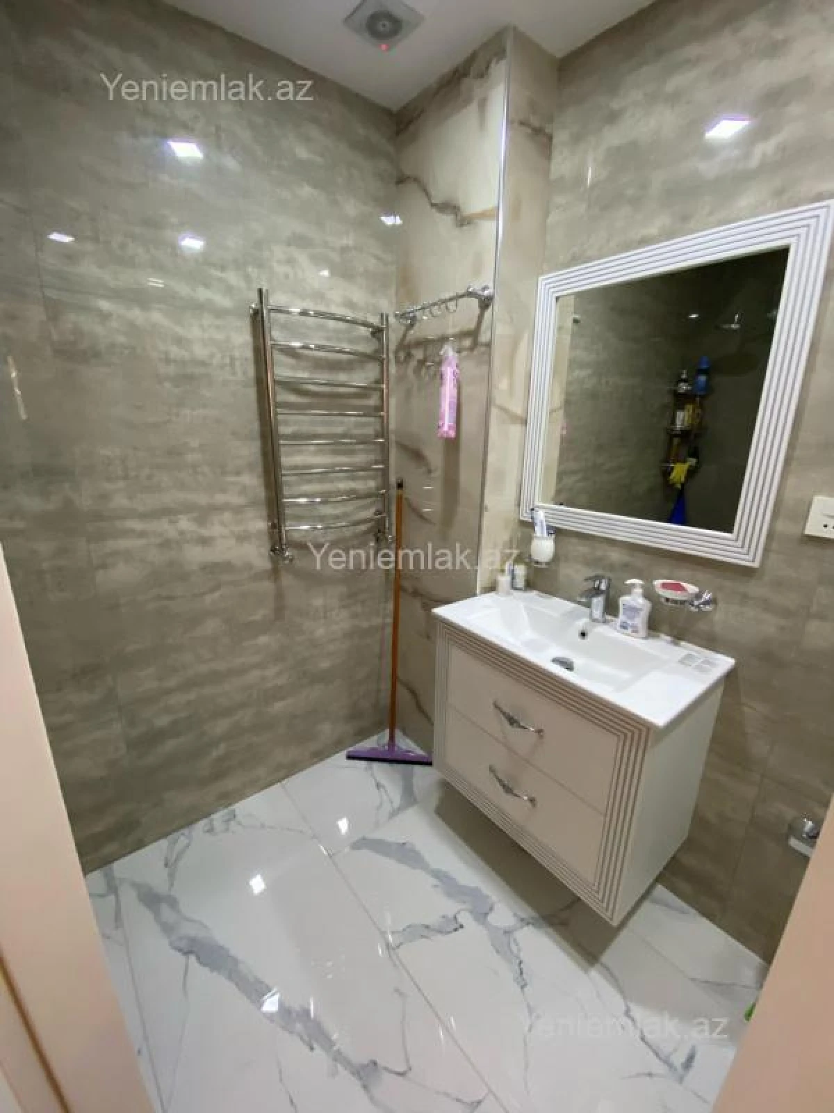 Satılır 3 otaqlı yeni tikili 110 m²