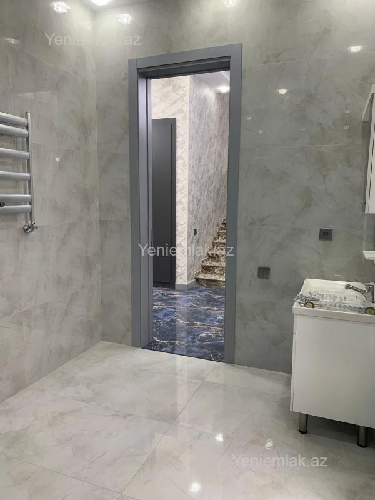 Satılır 5 otaqlı həyət evi 250 m²