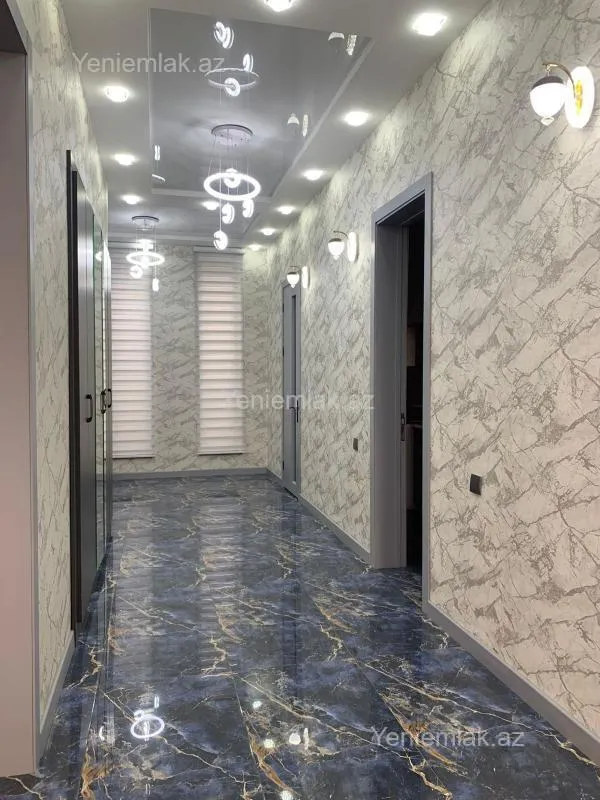 Satılır 5 otaqlı həyət evi 250 m²