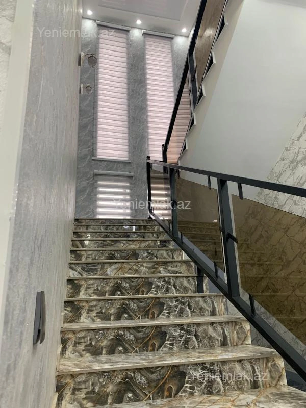 Satılır 5 otaqlı həyət evi 250 m²