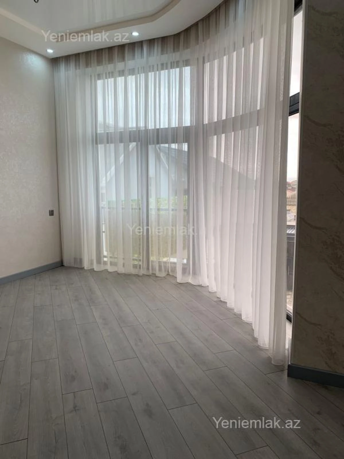Satılır 5 otaqlı həyət evi 250 m²