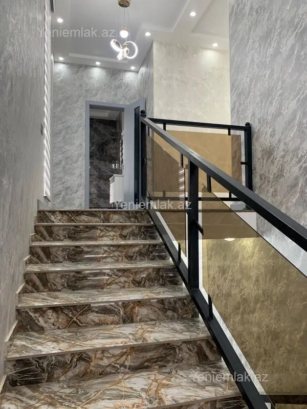 Satılır 5 otaqlı həyət evi 250 m²