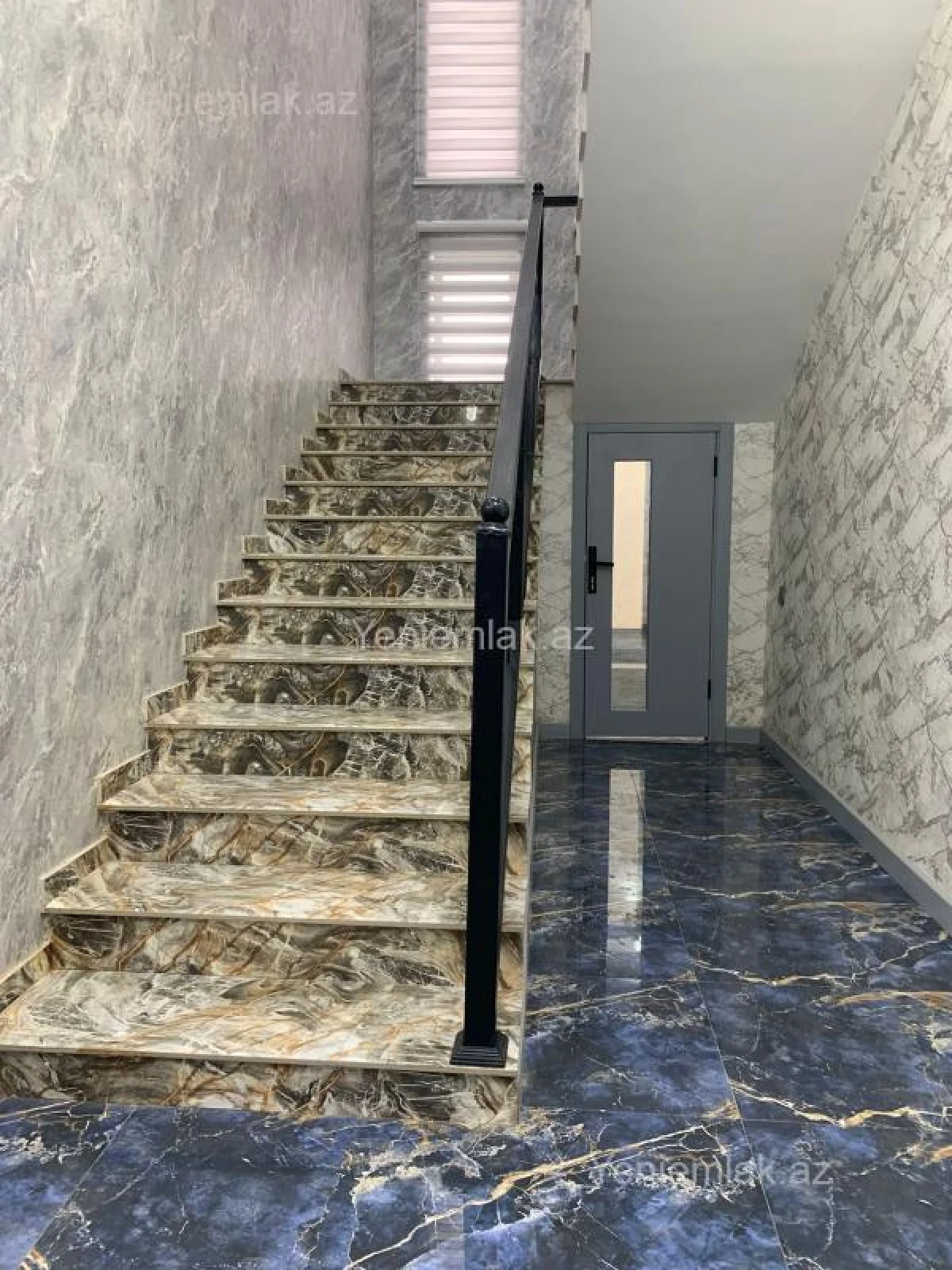 Satılır 5 otaqlı həyət evi 250 m²