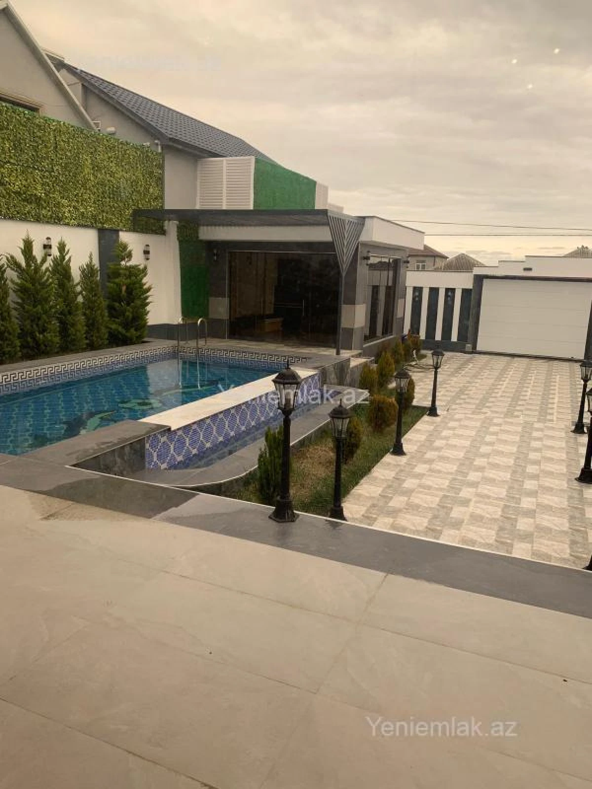 Satılır 5 otaqlı həyət evi 250 m²