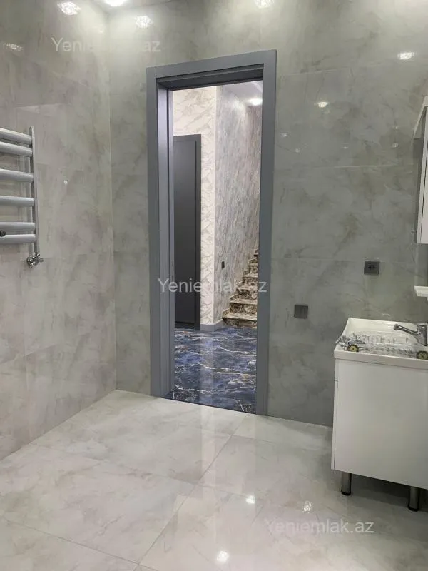 Satılır 5 otaqlı həyət evi 250 m²