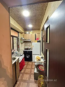 Satılır 4 otaqlı köhnə tikili 100 m²