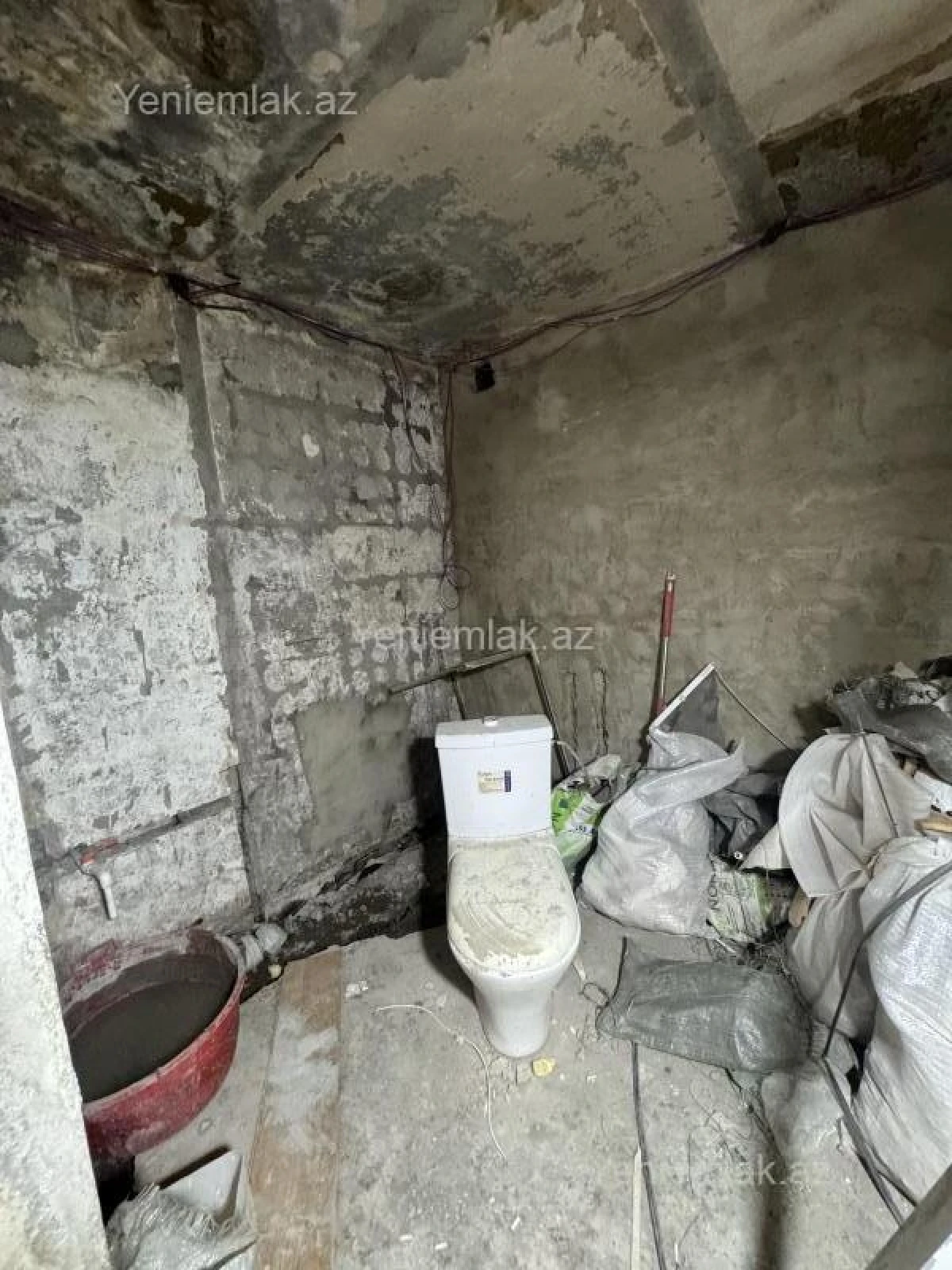 Satılır 2 otaqlı köhnə tikili 65 m²