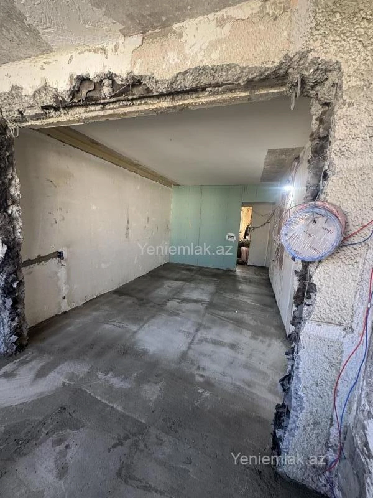 Satılır 2 otaqlı köhnə tikili 65 m²