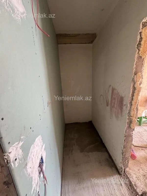 Satılır 2 otaqlı köhnə tikili 65 m²