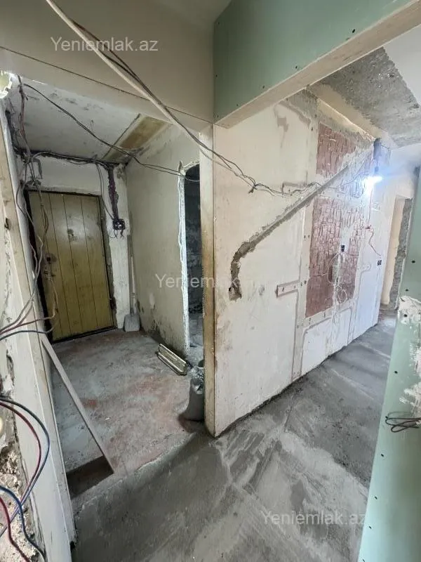 Satılır 2 otaqlı köhnə tikili 65 m²