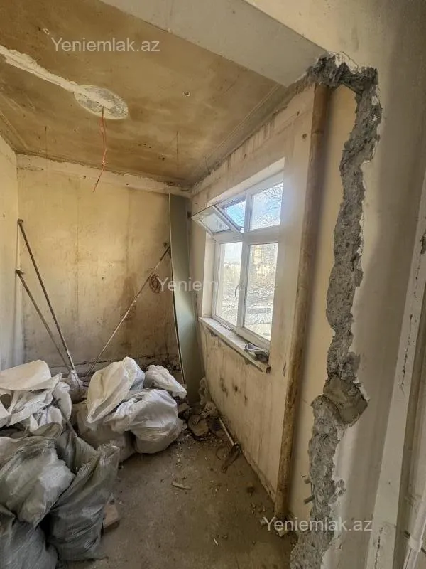 Satılır 2 otaqlı köhnə tikili 65 m²