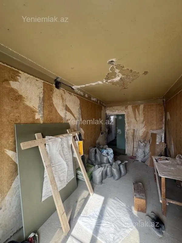 Satılır 2 otaqlı köhnə tikili 65 m²