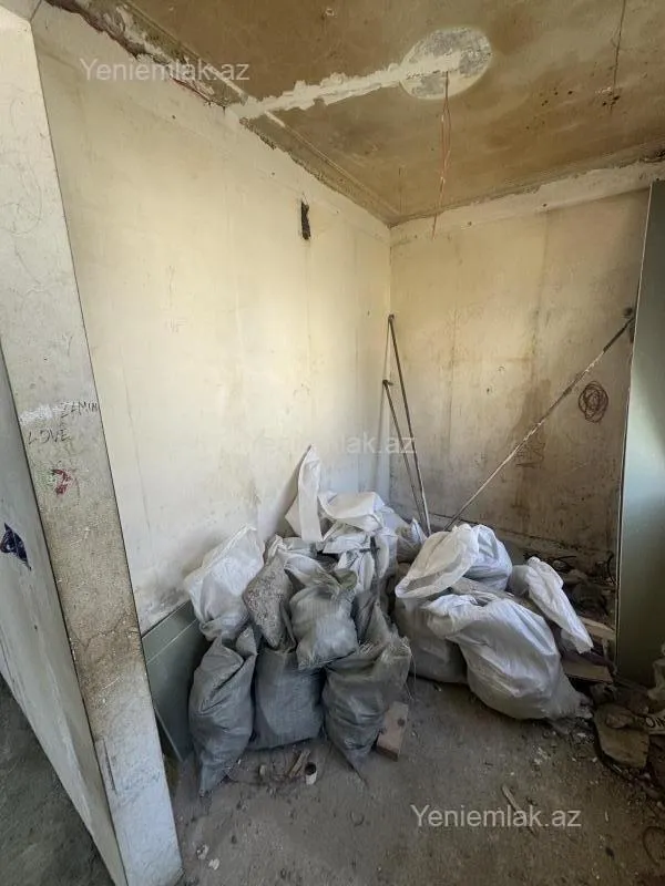 Satılır 2 otaqlı köhnə tikili 65 m²