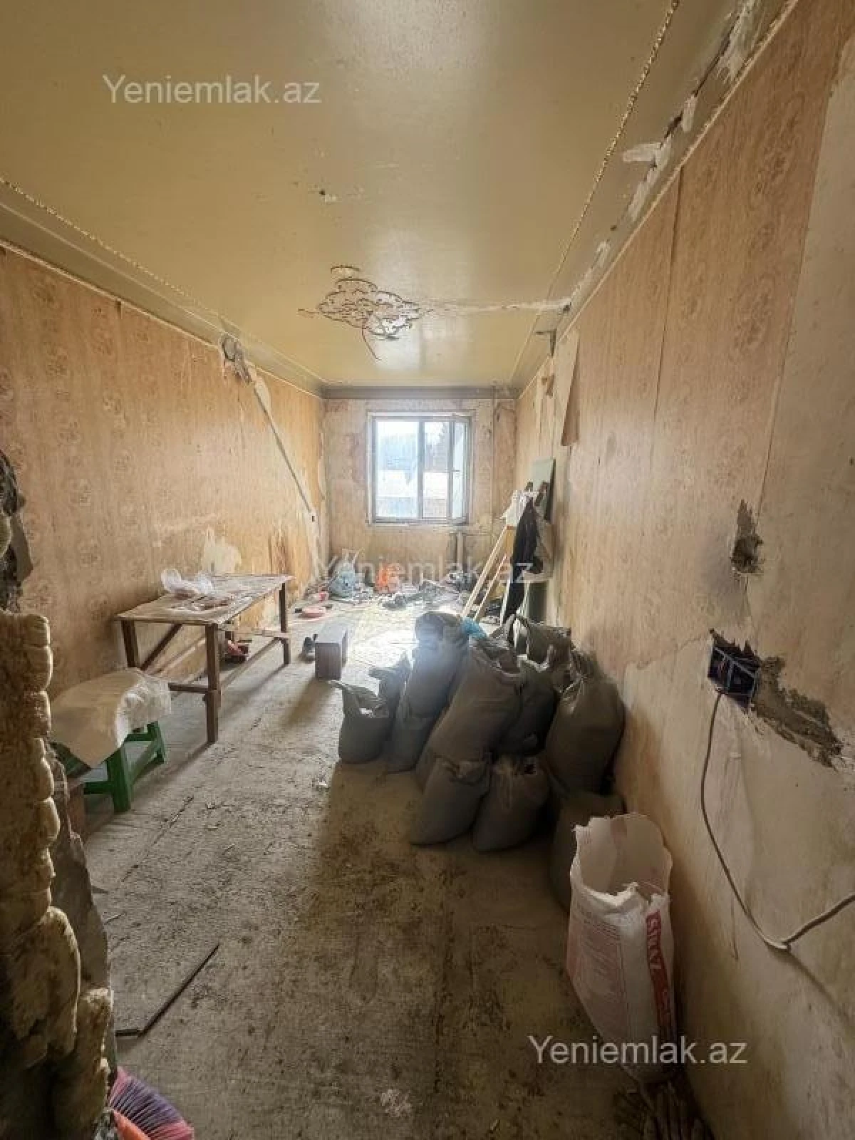 Satılır 2 otaqlı köhnə tikili 65 m²