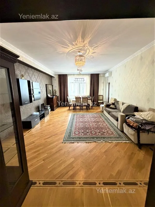 Satılır 3 otaqlı yeni tikili 135 m²