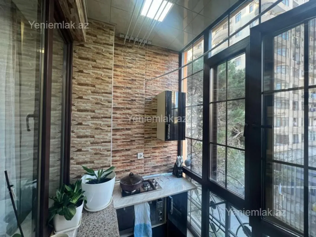 Satılır 4 otaqlı yeni tikili 200 m²